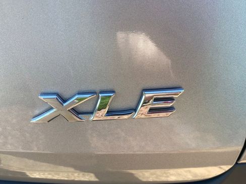 Used 2025 Toyota Sienna XLE w/ XLE Plus Package FWD image 16