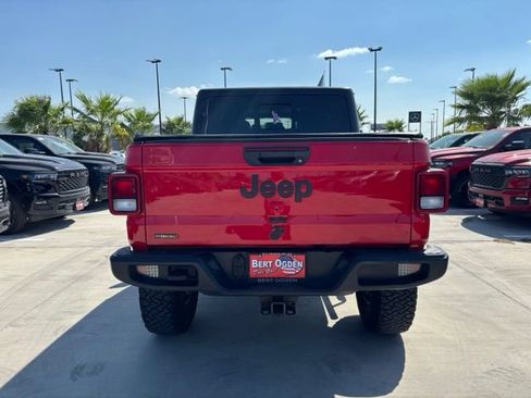 Used 2022 Jeep Gladiator Sport AWD/4WD image 5
