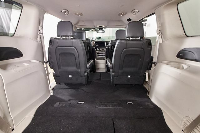Used 2018 Chrysler Pacifica Touring-L Plus FWD image 28