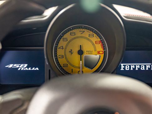 Used 2011 Ferrari 458 Italia Coupe RWD image 38