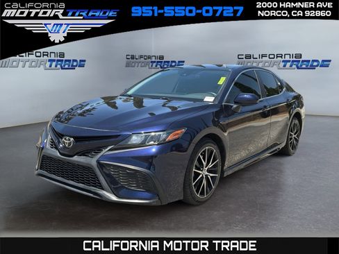 Used 2021 Toyota Camry SE FWD image 1