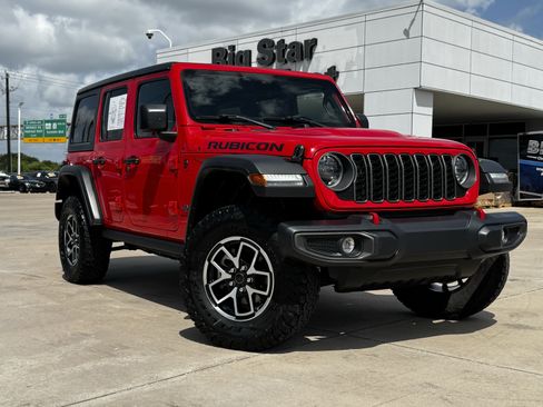 Used 2025 Jeep Wrangler Unlimited Rubicon AWD/4WD image 2