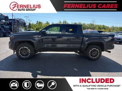 Used 2025 Toyota Tacoma TRD Sport AWD/4WD image 2