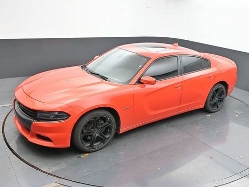Used 2017 Dodge Charger R/T w/ Plus Group image 31