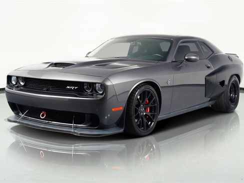 Used 2016 Dodge Challenger SRT Hellcat RWD image 24