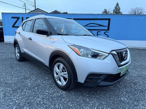 Used 2018 Nissan Kicks S image 1