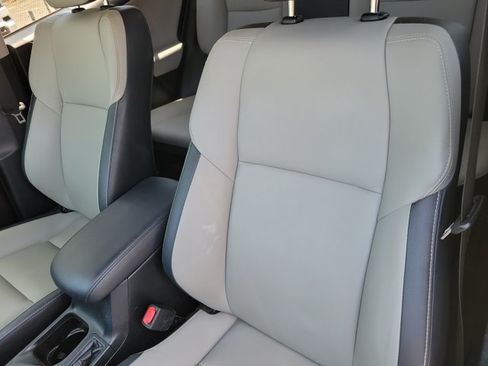 Used 2017 Toyota RAV4 Limited AWD/4WD image 8