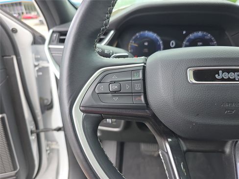 Used 2022 Jeep Grand Cherokee L Laredo AWD/4WD image 32