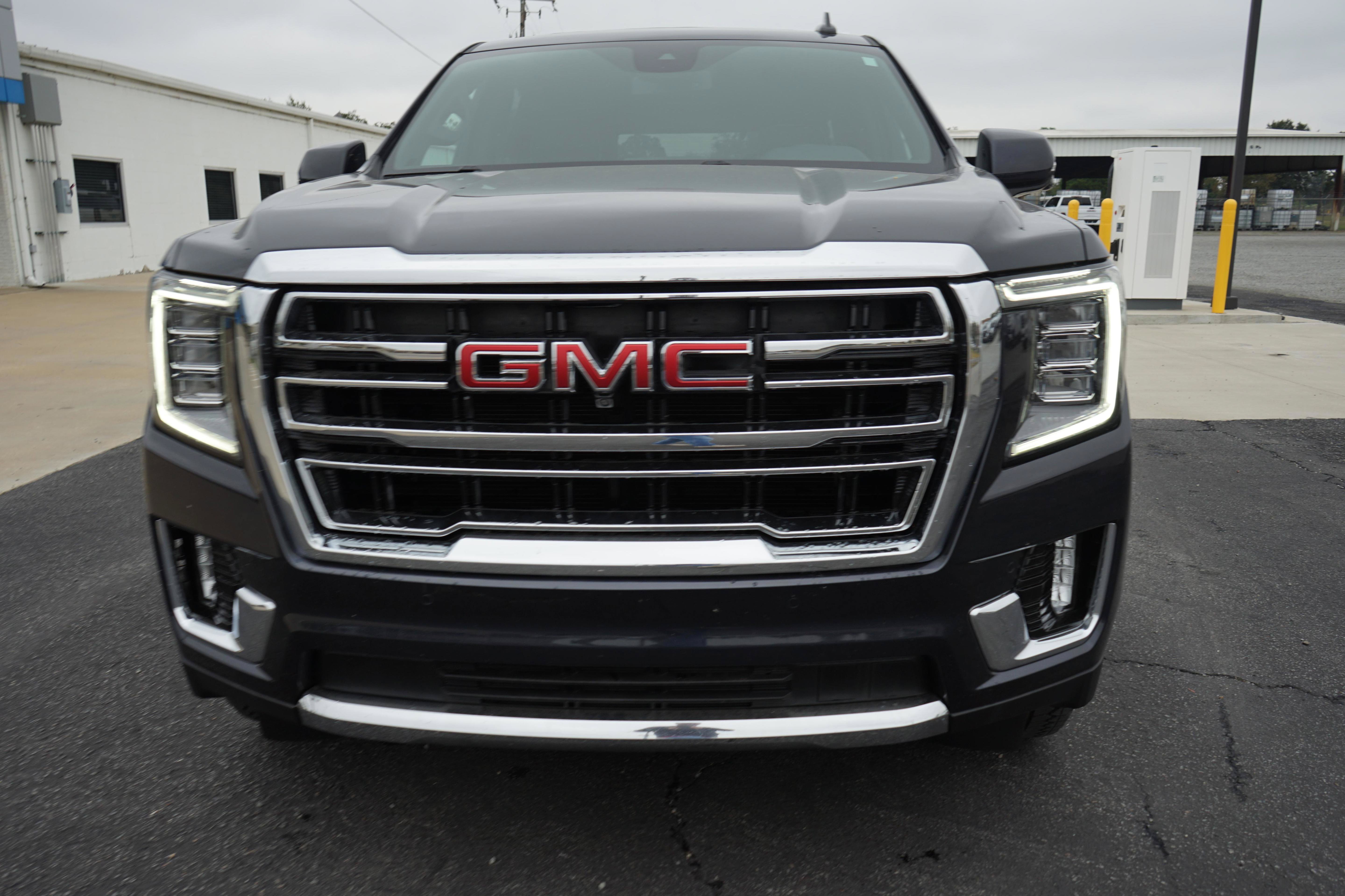 Used 2023 GMC Yukon SLT w/ SLT Premium Package AWD/4WD image 8