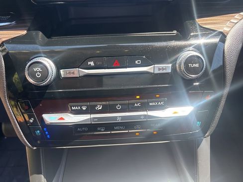 Used 2022 Ford Explorer Limited w/ Equipment Group 301A image 35