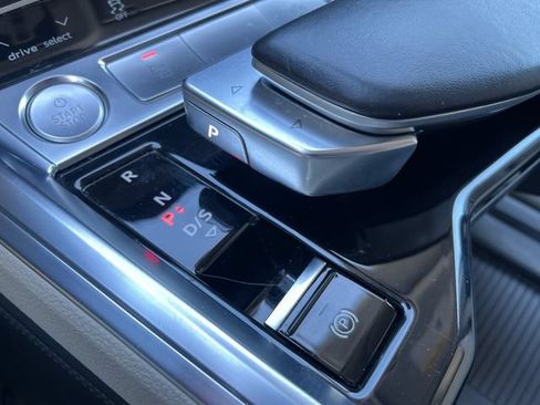 Used 2019 Audi e-tron Prestige w/ Prestige Package AWD/4WD image 25