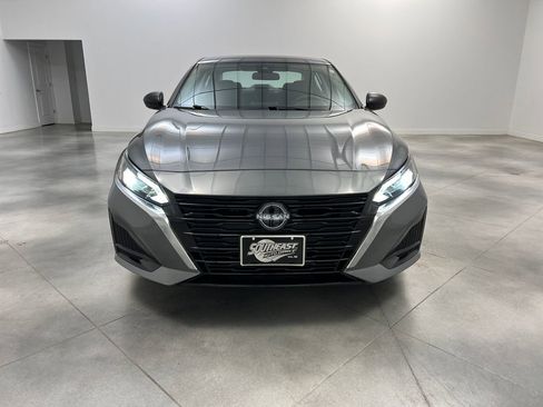 Used 2025 Nissan Altima 2.5 SV image 2