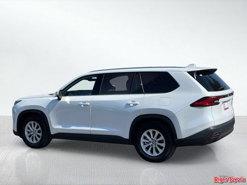 Certified 2024 Toyota Grand Highlander FWD image 5