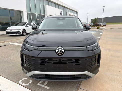Certified 2026 Volkswagen Tiguan SE AWD/4WD image 2