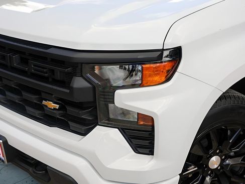 Used 2024 Chevrolet Silverado 1500 Custom RWD image 3