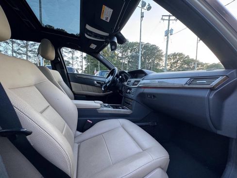 Used 2010 Mercedes-Benz E 350 4MATIC Sedan image 12