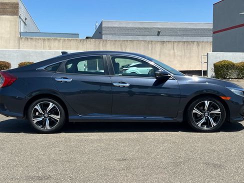 Used 2017 Honda Civic Touring image 6