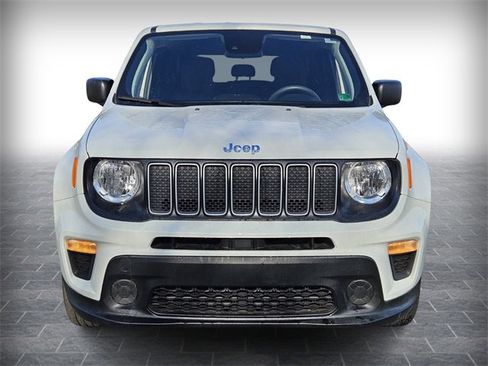 Used 2023 Jeep Renegade Latitude image 2