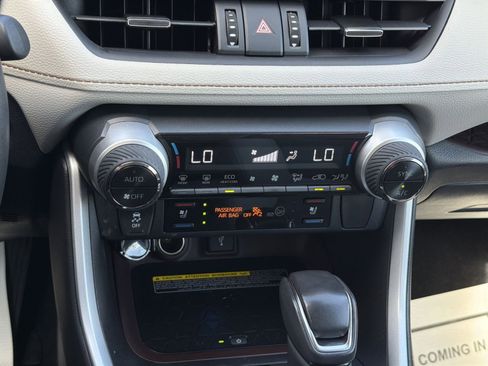 Used 2020 Toyota RAV4 Limited image 21