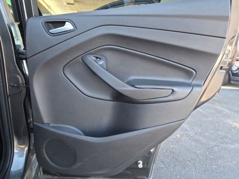 Used 2017 Ford Escape SE w/ SE Sport Appearance Package image 24