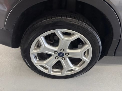 Used 2019 Ford Escape Titanium AWD/4WD image 37