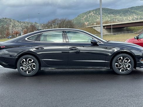 New 2025 Hyundai Sonata SEL image 2