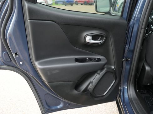 Used 2023 Jeep Renegade Altitude w/ Convenience Group I AWD/4WD image 17