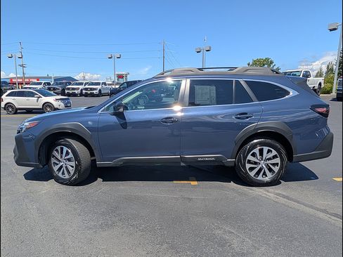 Used 2025 Subaru Outback Premium AWD/4WD image 9
