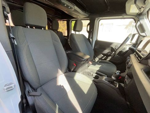 Used 2024 Jeep Wrangler Unlimited AWD/4WD image 14