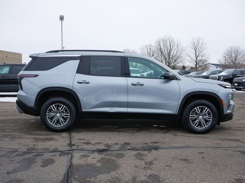 Used 2024 Chevrolet Traverse LT image 8