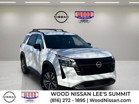 New 2026 Nissan Pathfinder SL image 1