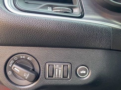 Used 2018 Dodge Challenger R/T Scat Pack RWD image 31