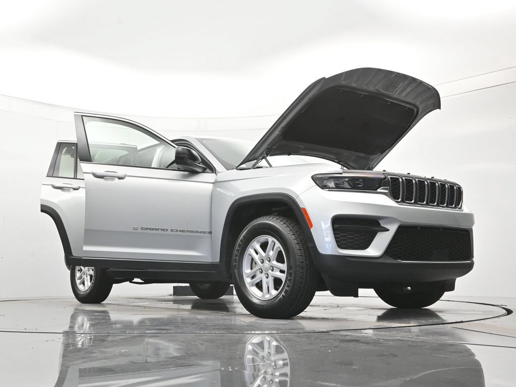 Used 2023 Jeep Grand Cherokee Laredo w/ Luxury Tech Group I AWD/4WD image 49