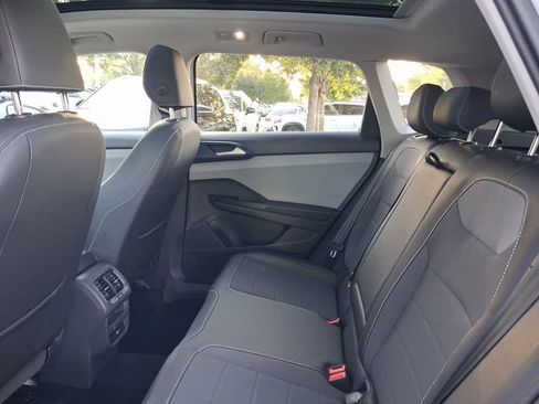 Certified 2024 Volkswagen Taos SE w/ Panoramic Sunroof Package FWD image 8