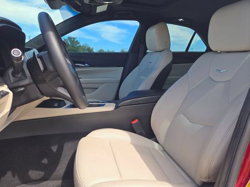 Used 2022 Cadillac CT4 Premium Luxury RWD image 10