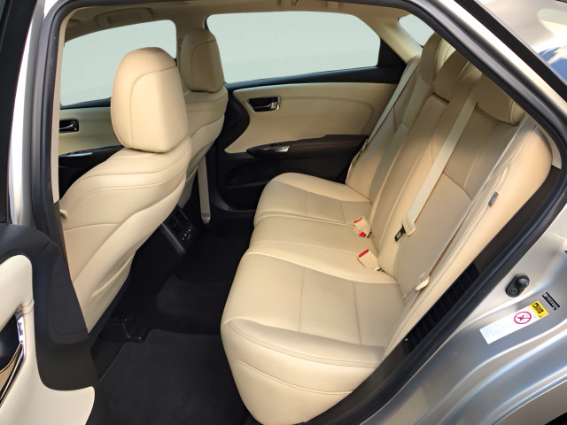Used 2015 Toyota Avalon Limited w/ Technology Package FWD image 11