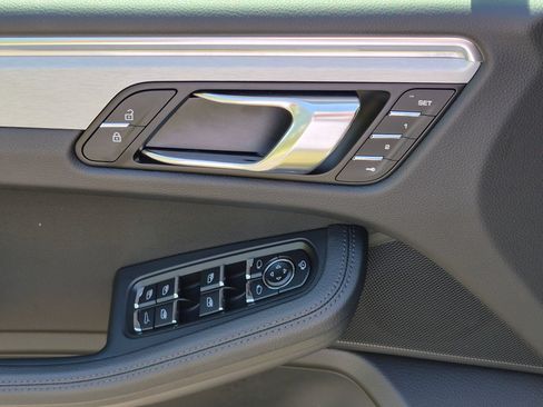 Certified 2026 Porsche Macan AWD/4WD image 23