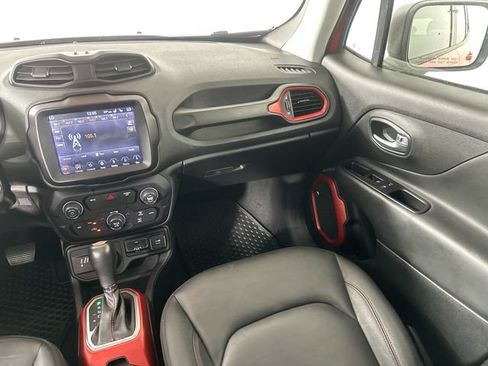 Used 2018 Jeep Renegade Trailhawk AWD/4WD image 28