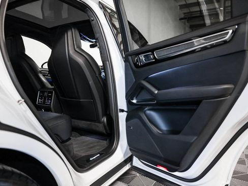 Used 2019 Porsche Cayenne Turbo AWD/4WD image 25
