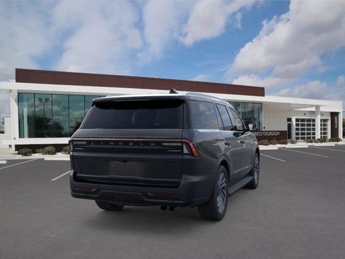 New 2026 Lincoln Navigator Premiere AWD/4WD image 8