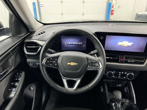 Used 2025 Chevrolet TrailBlazer LT w/ Convenience Package FWD image 11