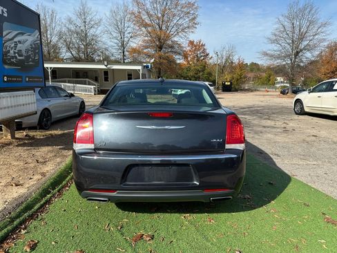 Used 2016 Chrysler 300 Limited image 6