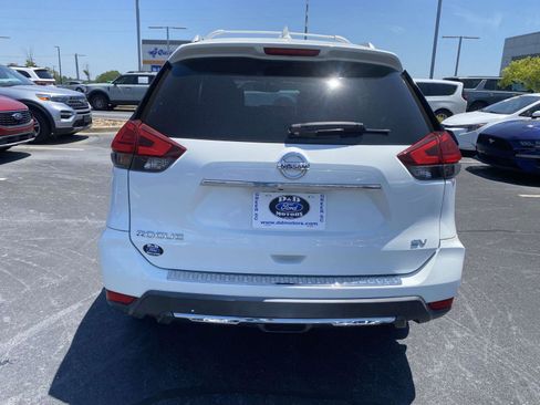 Used 2017 Nissan Rogue SV w/ SV Premium Package FWD image 6