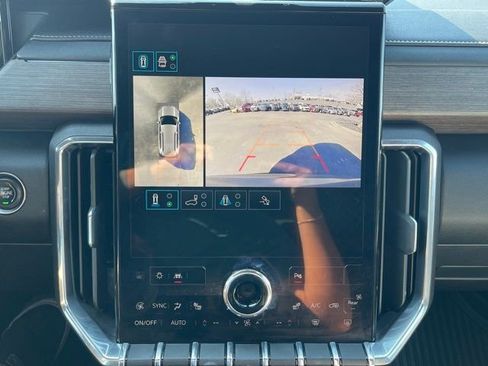 Used 2024 GMC Acadia Denali image 12