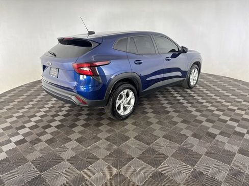 Used 2024 Chevrolet Trax LS w/ LS Convenience Package FWD image 5