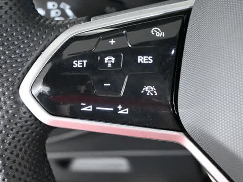 Used 2024 Volkswagen Tiguan SE R-Line FWD image 21