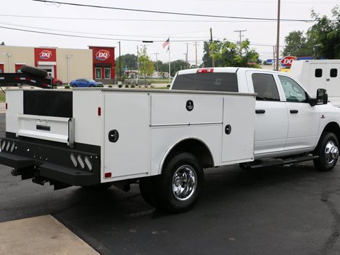 Used 2024 RAM 3500 Tradesman w/ Chrome Appearance Group AWD/4WD image 5