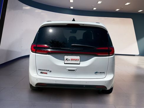 Used 2024 Chrysler Pacifica Limited FWD image 4