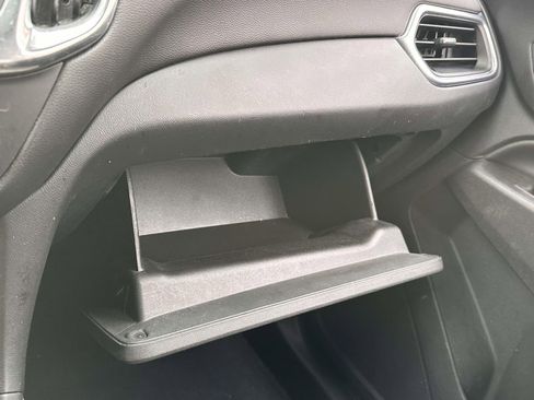 Used 2021 Chevrolet Equinox LT image 28