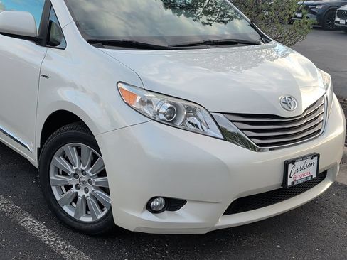 Used 2017 Toyota Sienna XLE w/ XLE Navigation Package AWD/4WD image 8